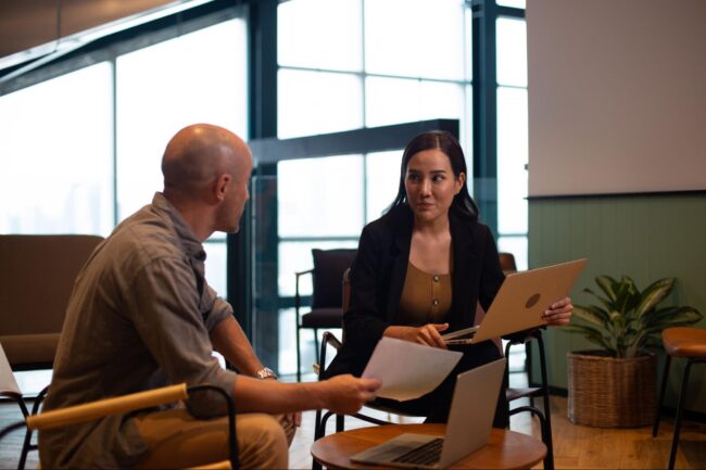 rozmowa z pracownikiem